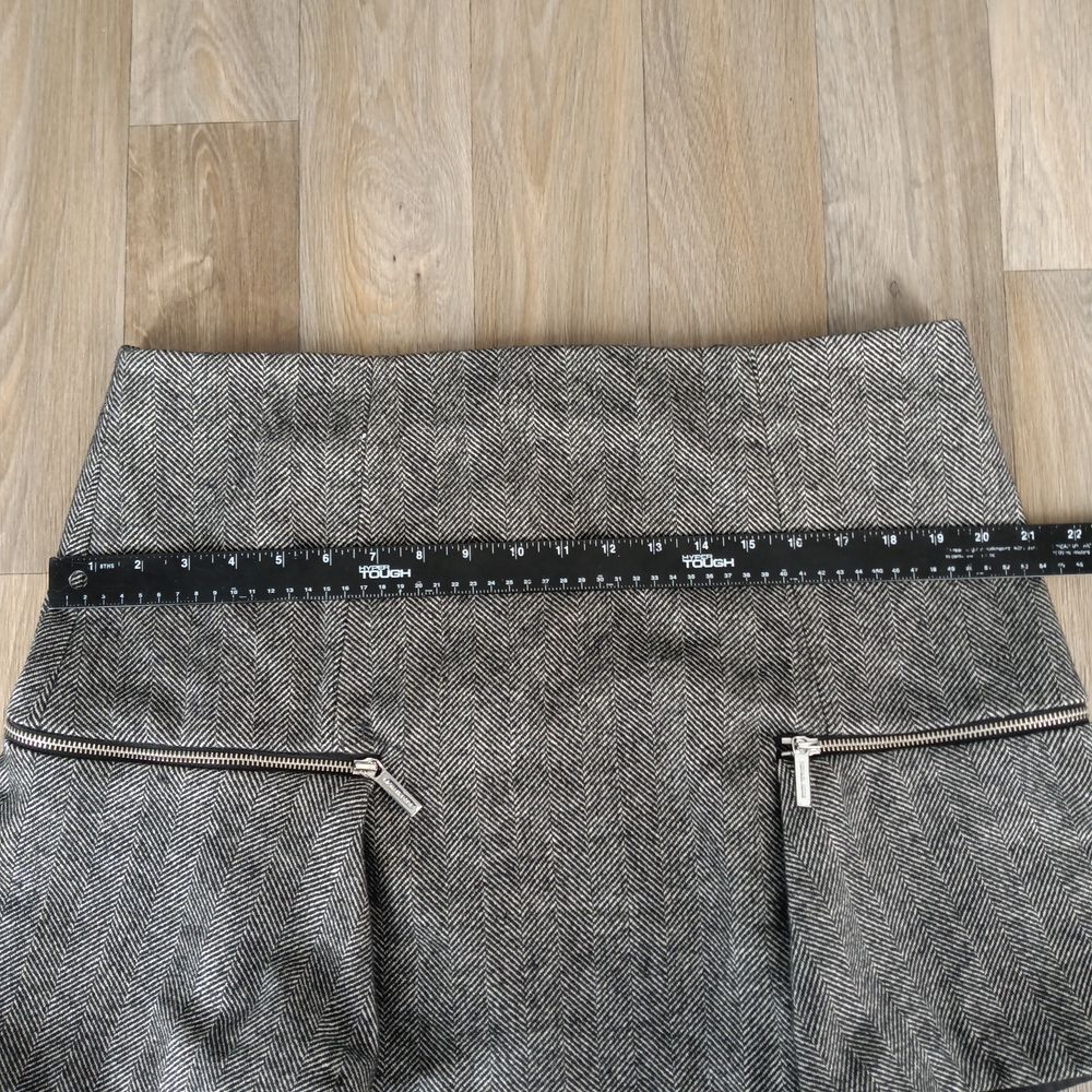 Michael Kors Women's Size 16 Herringbone Mini Skirt Wool Blend Zipper Detail - Picture 6 of 8